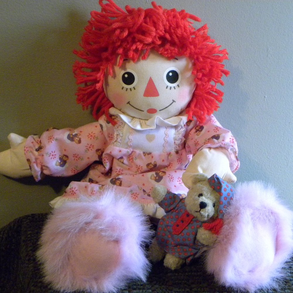 2002 Bedtime Raggedy Ann in Pink Nightgown, Slippers holding Teddybear EP1722H